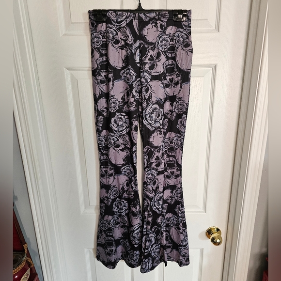 ROMWE Goth Skull & Floral Print Flare Pants - Picture 2 of 6